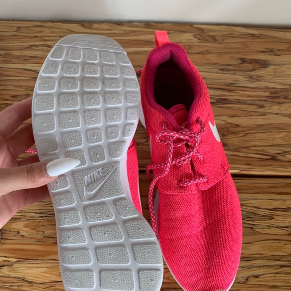 Nike Roshe One - Picture 2 of 2